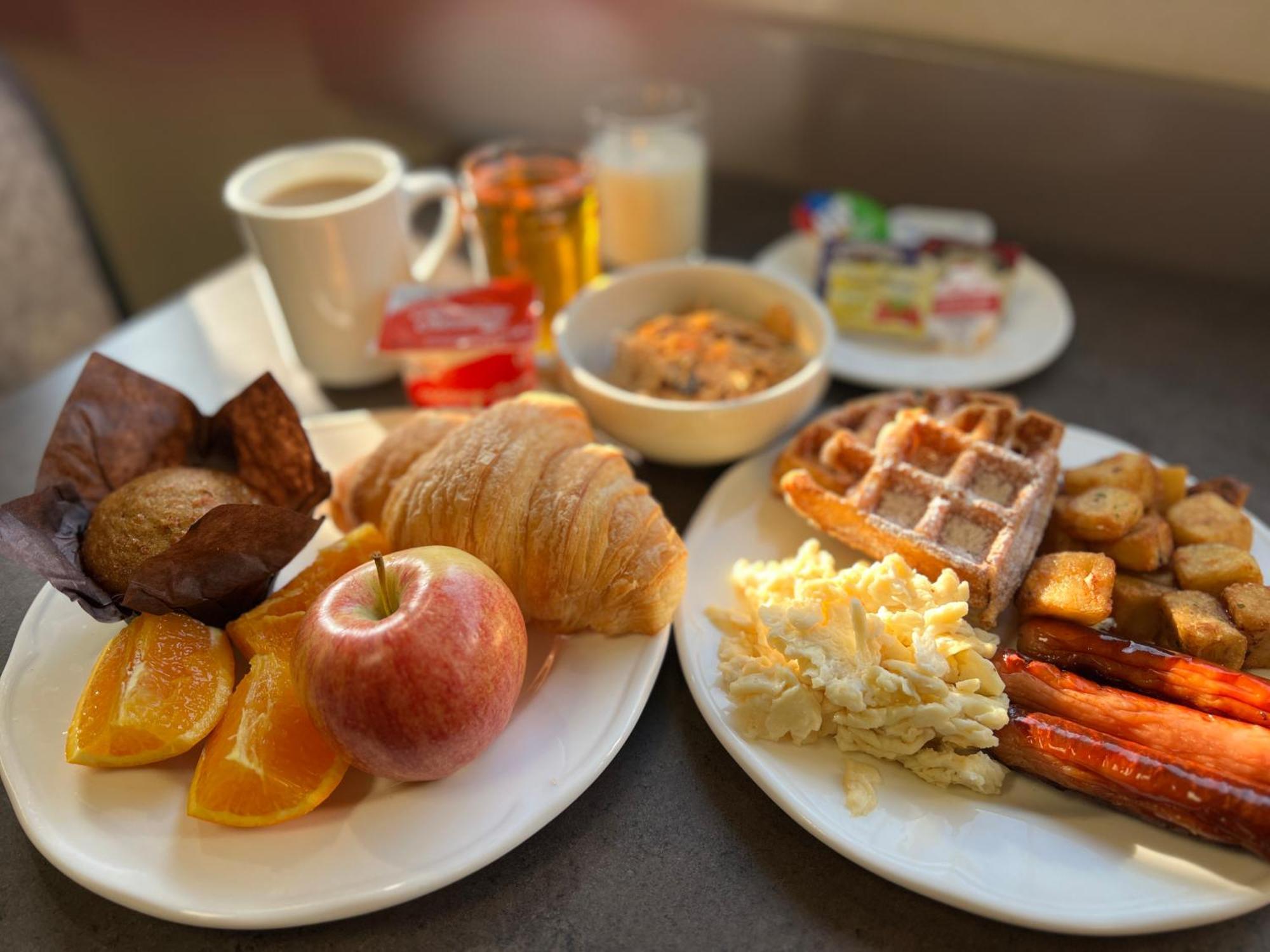 Coast Swift Current Hotel Екстер'єр фото