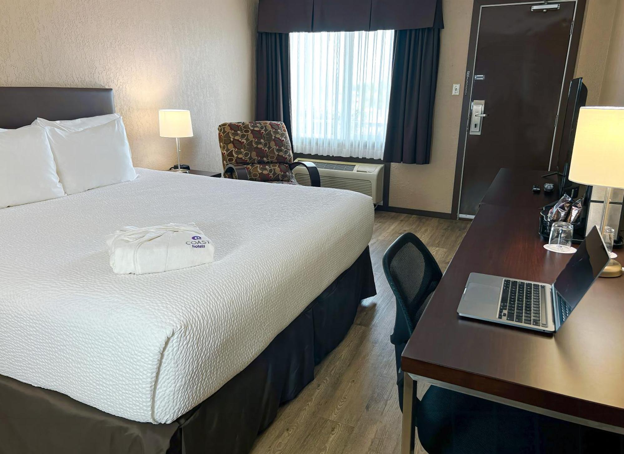 Coast Swift Current Hotel Екстер'єр фото
