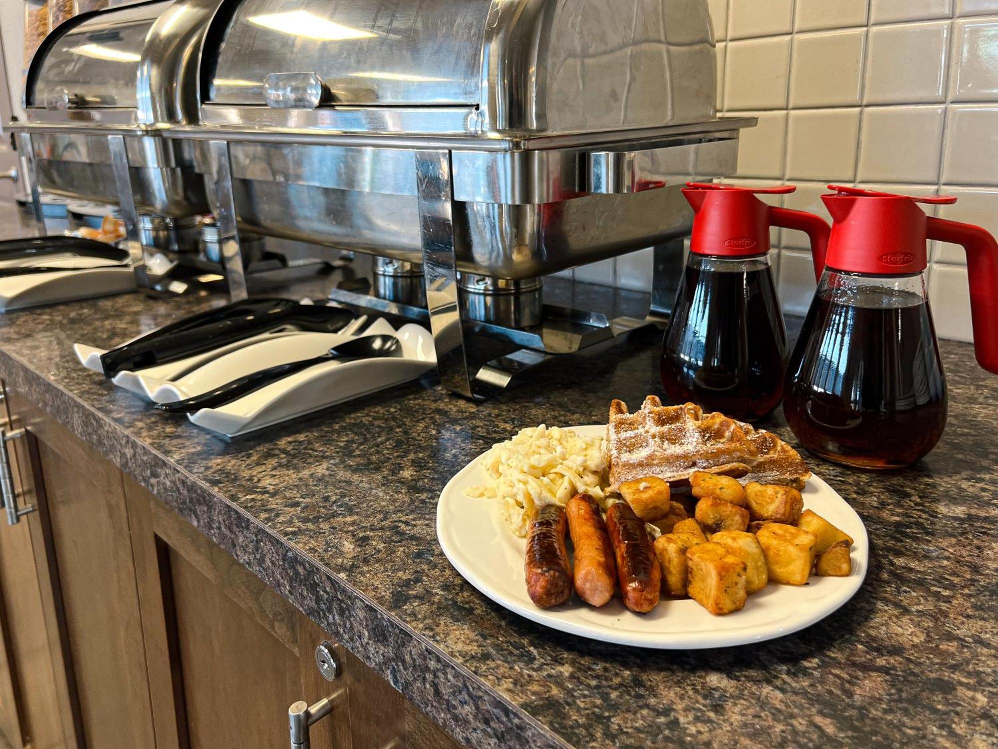 Coast Swift Current Hotel Екстер'єр фото