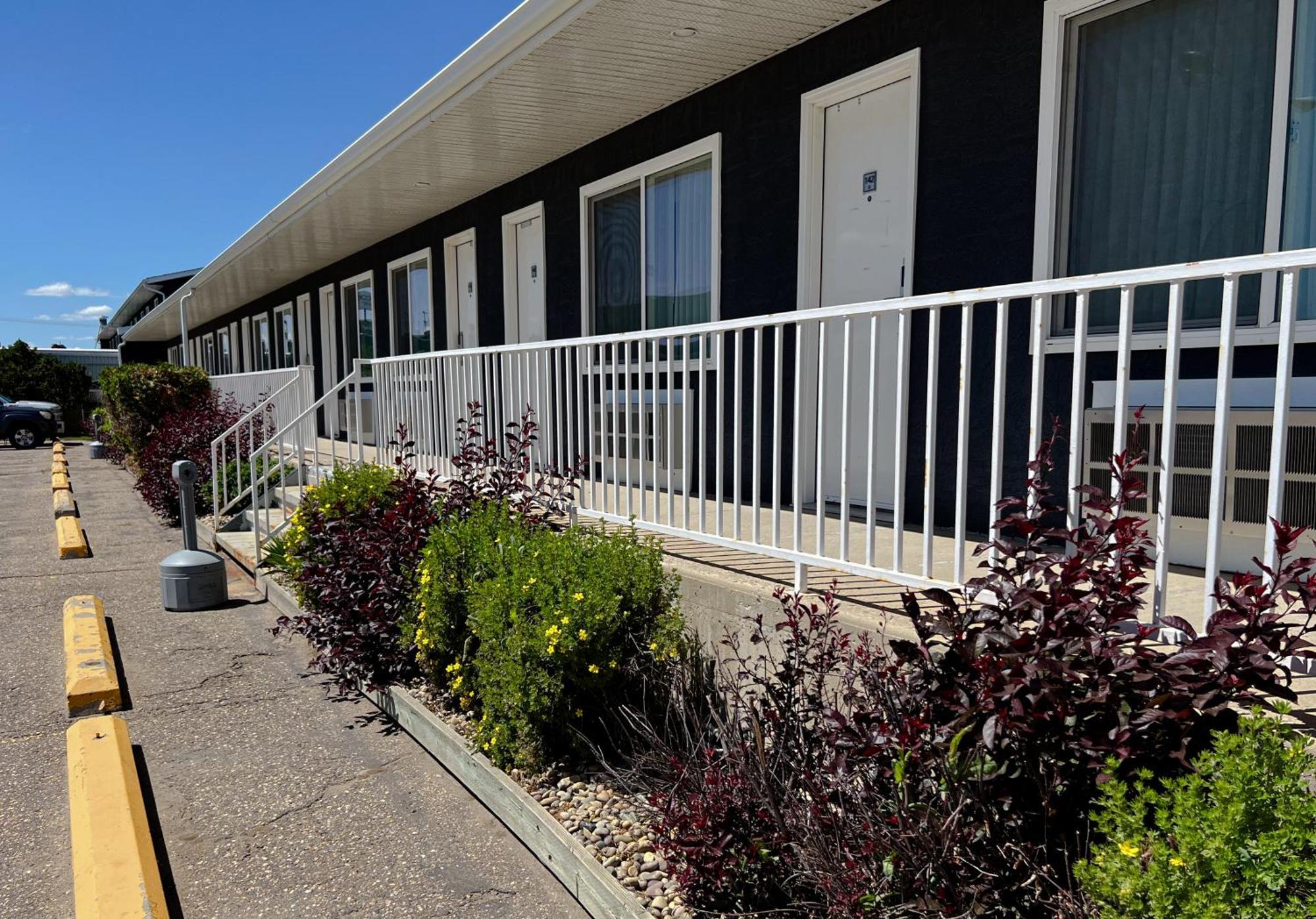 Coast Swift Current Hotel Екстер'єр фото