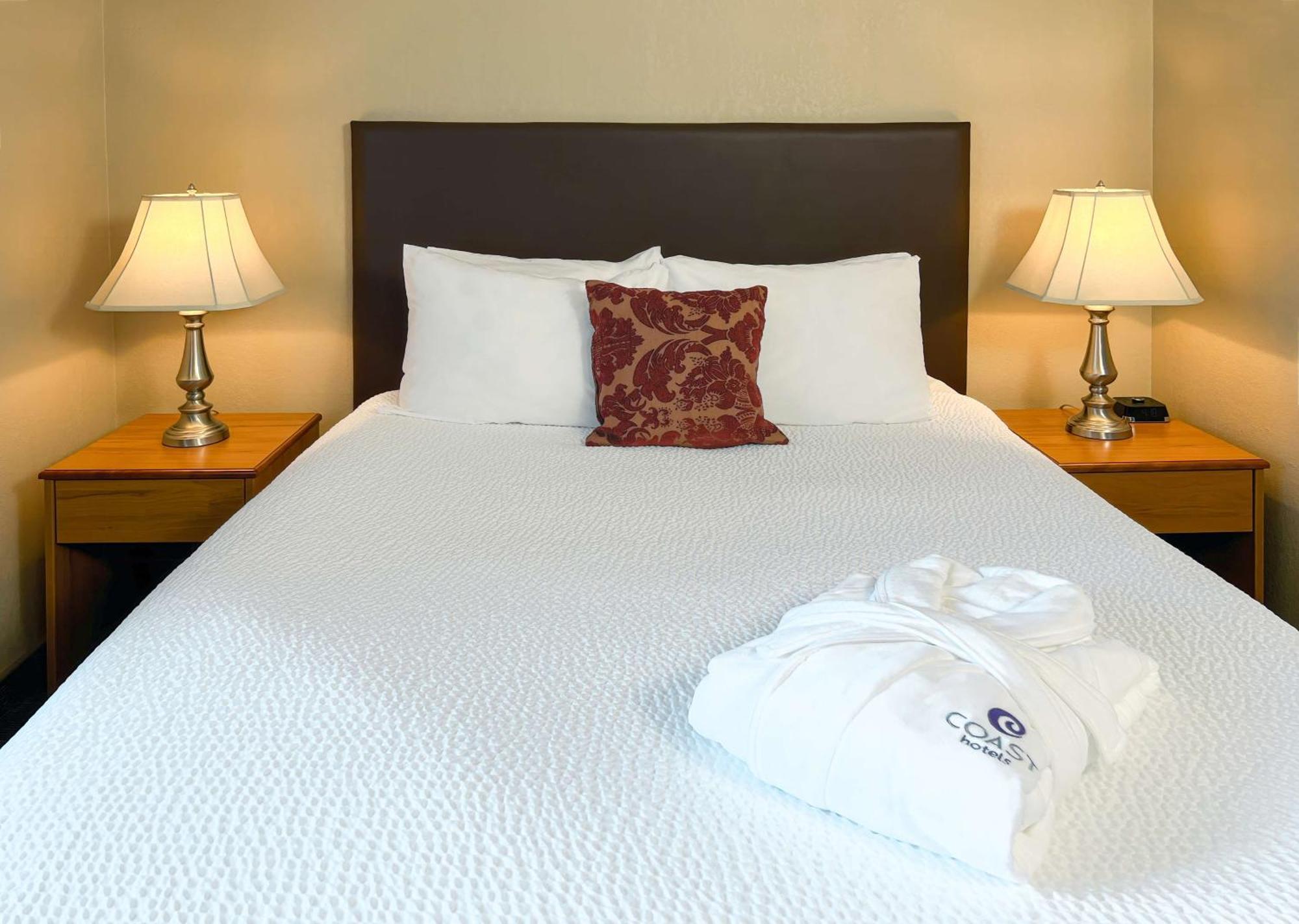 Coast Swift Current Hotel Екстер'єр фото